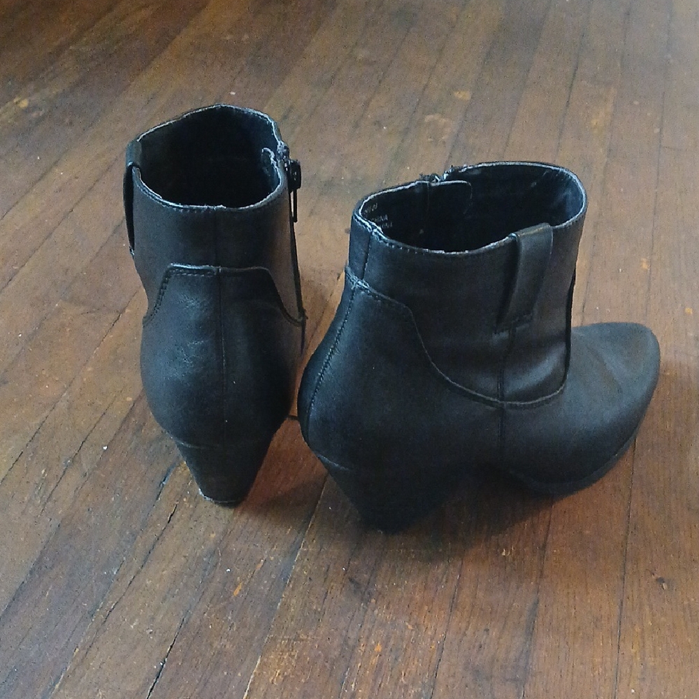 Forever 21 Black Ankle Booties with Western Design - Picture 5 of 6